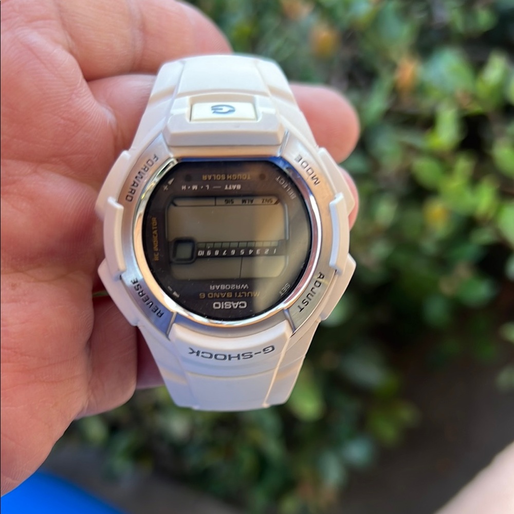 2000’s G-shock! Classic look! Need battery. Worn a few time.